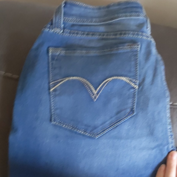 Levi's Jeans - Picture 2 of 8